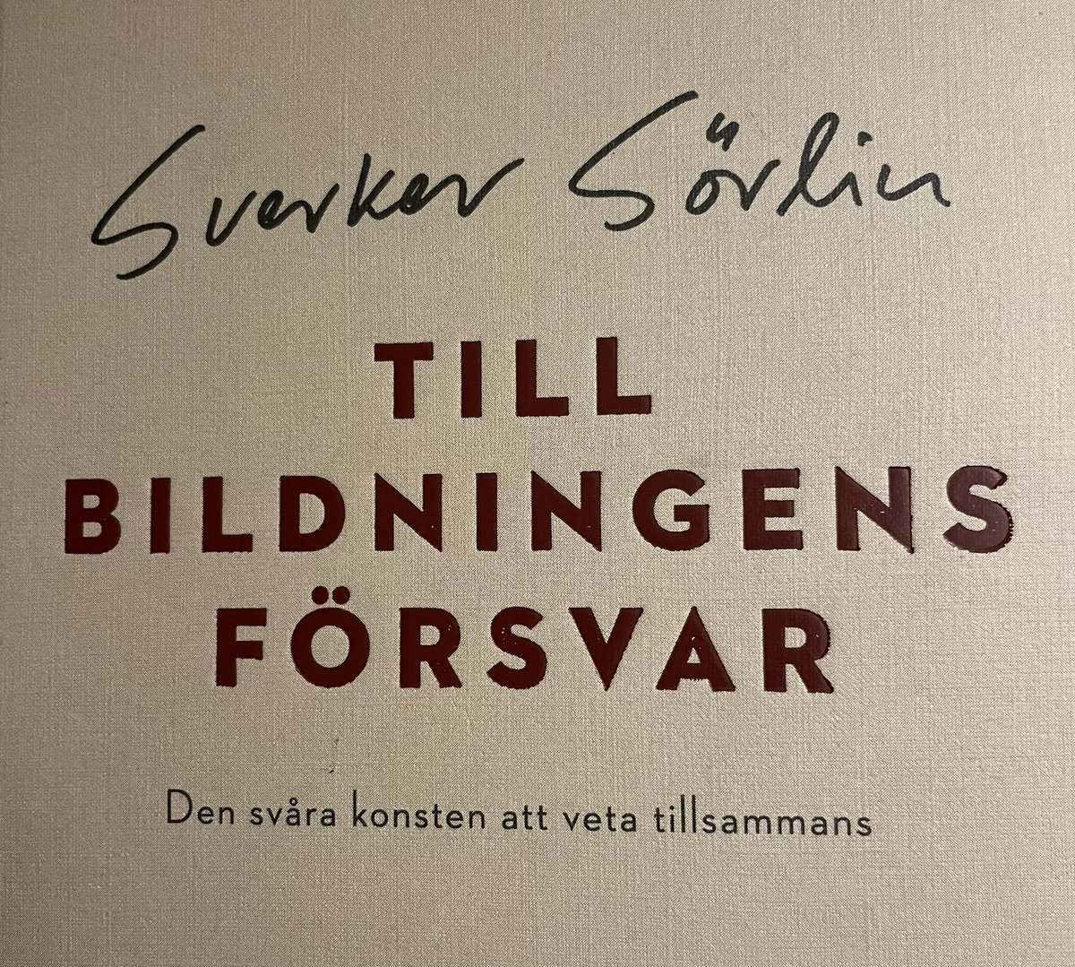 Förbereder boksamtal. Läser ord för ord. Minns den tid då samtalet om vetandet och omvärlden fick ta plats. Minns de människorna jag samtalade med. Önskar jag hade den tiden idag.