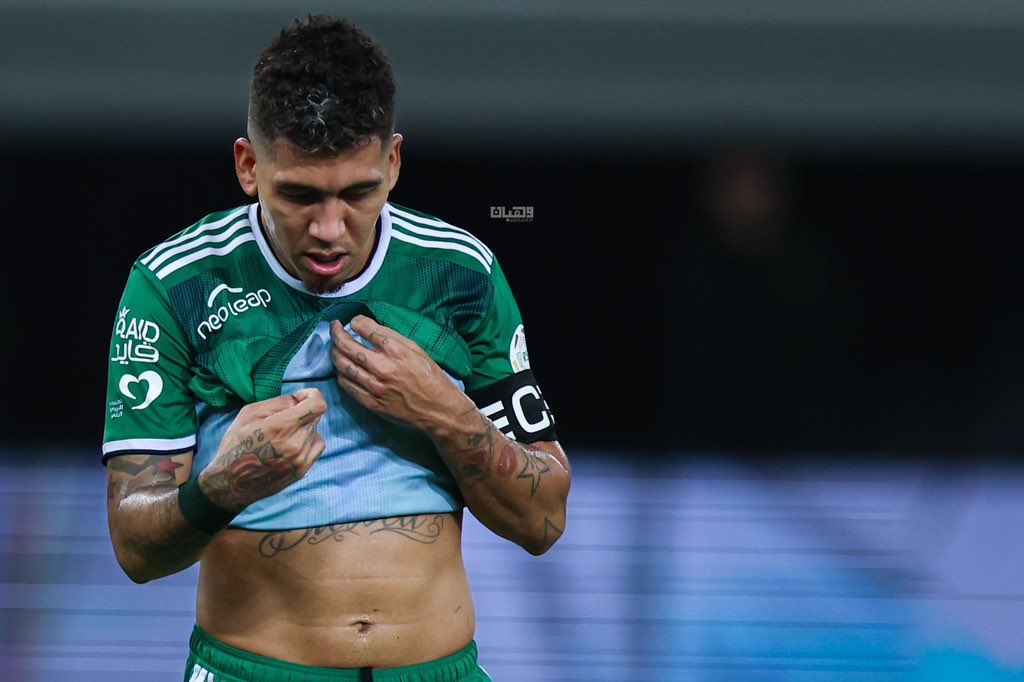 أنتعش الفريق بغيابه .. أهلي نظيف و خالي من العك و العجز الكُروي ، بلا عشوائية ، وإخفاء هويّة الفريق ، أثبت لنا تواجده سرطان بالفريق حرمنا من رؤية الجوهرة " غابري فيغا " و رؤية أدوار " فراس البريكان " ، أتمنى أن هذا الشوط لا يمُر مرور الكرام على المدرب وعلى المسؤولين و أن يكون درس