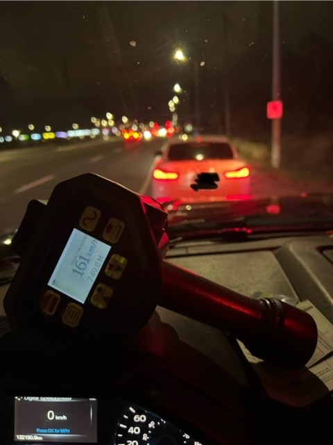 PeelPolice's tweet photo. STUNT DRIVING:❌
-Mississauga Rd/Bovaird Dr W #Brampton
-18 year-old man from Brampton
-Dads BMW with speeds of 161 kph in a 60 kph zone❌
-DL suspended for 30 days✔️
-🚗 impounded for 14 days✔️ https://t.co/STcFhIw1QR