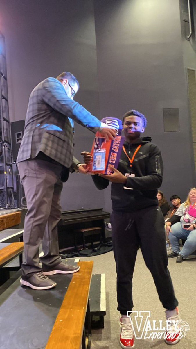 Had great Visit with <a href="/MovalFootball/">MVC_Football</a> Enjoyed speaking with <a href="/B_Chinn00/">Brandon Chinn</a> <a href="/coach_sallen/">Sergio Allen</a>  <a href="/lolar70/">Morris Lolar</a> <a href="/JPRockMO/">JP Rock</a> <a href="/PrepRedzoneMO/">Prep Redzone Missouri</a> <a href="/GSV_STL/">Gateway Sports Venue</a> <a href="/Hustle_HeartSP/">Hustle and Heart Sports Performance</a> @nelly_mizL4C <a href="/pierre_desir/">Pierre Desir</a> Building 🧱 by 🧱