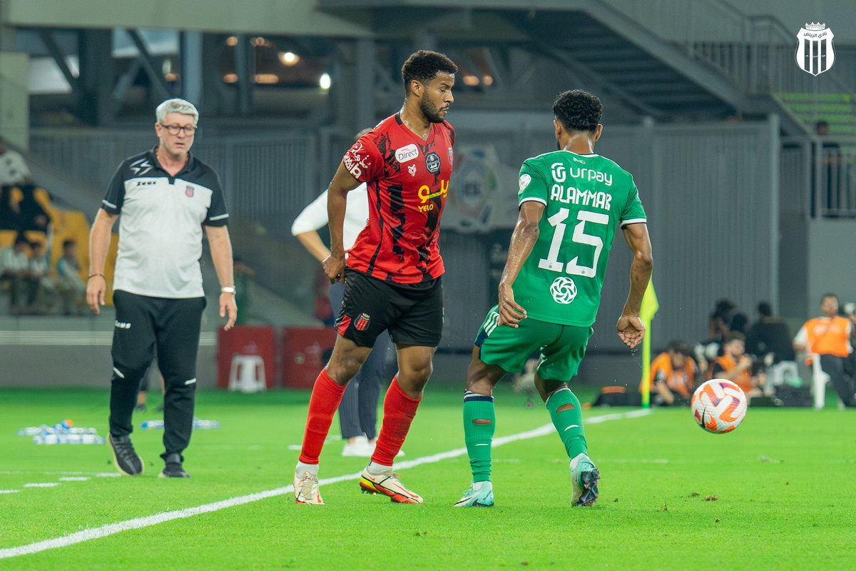 AlRiyadhFC's tweet photo. 📸  لقطات من شوط المباراة الأول 

#الأهلي_الرياض | #دوري_روشن_السعودي https://t.co/BT5gallguW