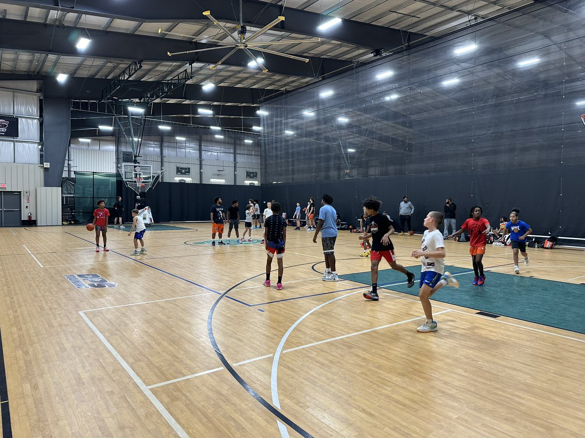 DPS_BASKETBALL's tweet photo. DPS Basketball #JustWork to prepare
For the upcoming seasons. Find programs who teach, work and most importantly prepare the youth for game play. 💪💯✊ #DPSTraining #DPSSports #Itsonlythebeginning https://t.co/0nMKUYsMeU
