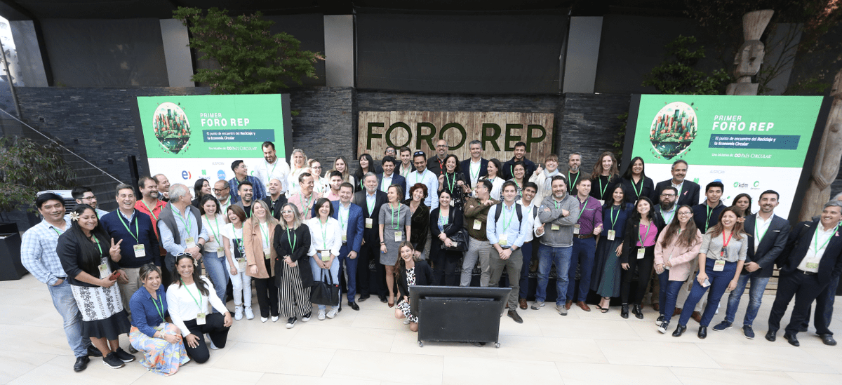 PaisCircular's tweet photo. [Lo+Leído] 👉 Foro REP cumplió con todas las expectativas y reforzó la necesidad de colaboración entre todos los actores 🔄🇨🇱

https://t.co/W2CWR1vRVT 

#EnvasesyEmbalajes #ForoREP #industriatextil #LeyRep #Neumáticos #Reciclaje https://t.co/EbqAYqwvGU