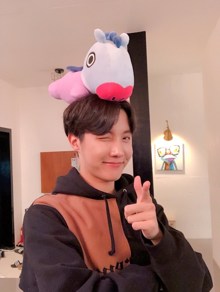 5 yıl önce bugün, Hobi 😍🐿️🌞💜🍯

“hui* #MANG 🤔😘”
