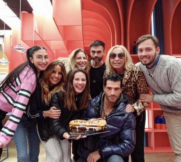 YleniaAdler's tweet image. ¿En qué momento piensan estas formas de vida que son los protagonistas de esta edición de #GHVIP? 😏💅🏻😂😂😂

#RepescaÁlex5N