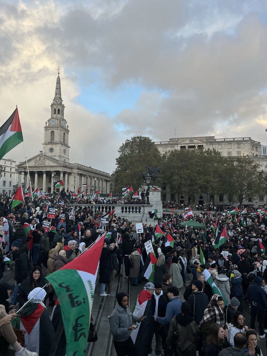 SamidounIR's tweet photo. دیروز میلیون‌ها نفر در جهان از شرق تا غرب برای حمایت از فلسطین به پا خواستند.

عکس ها از آمریکا، انگلیس، کانادا و استرالیا. 

#FreePalestin https://t.co/lSyzsfHsGm