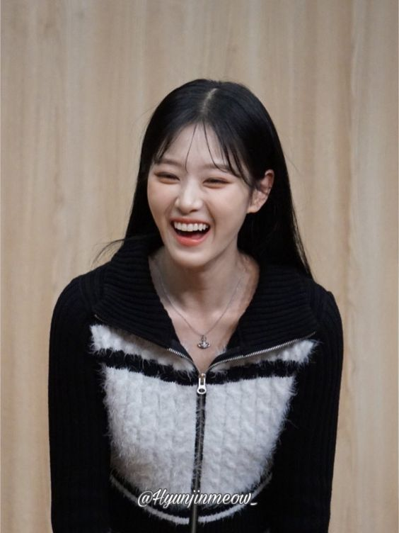 dailyaeong's tweet photo. her smile

[🎧] #LOONA #LOOSSEMBLE #HYUNJIN https://t.co/kNNhbOkLGs
