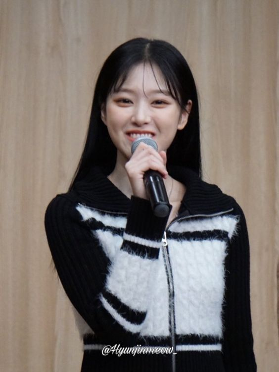 dailyaeong's tweet photo. her smile

[🎧] #LOONA #LOOSSEMBLE #HYUNJIN https://t.co/kNNhbOkLGs