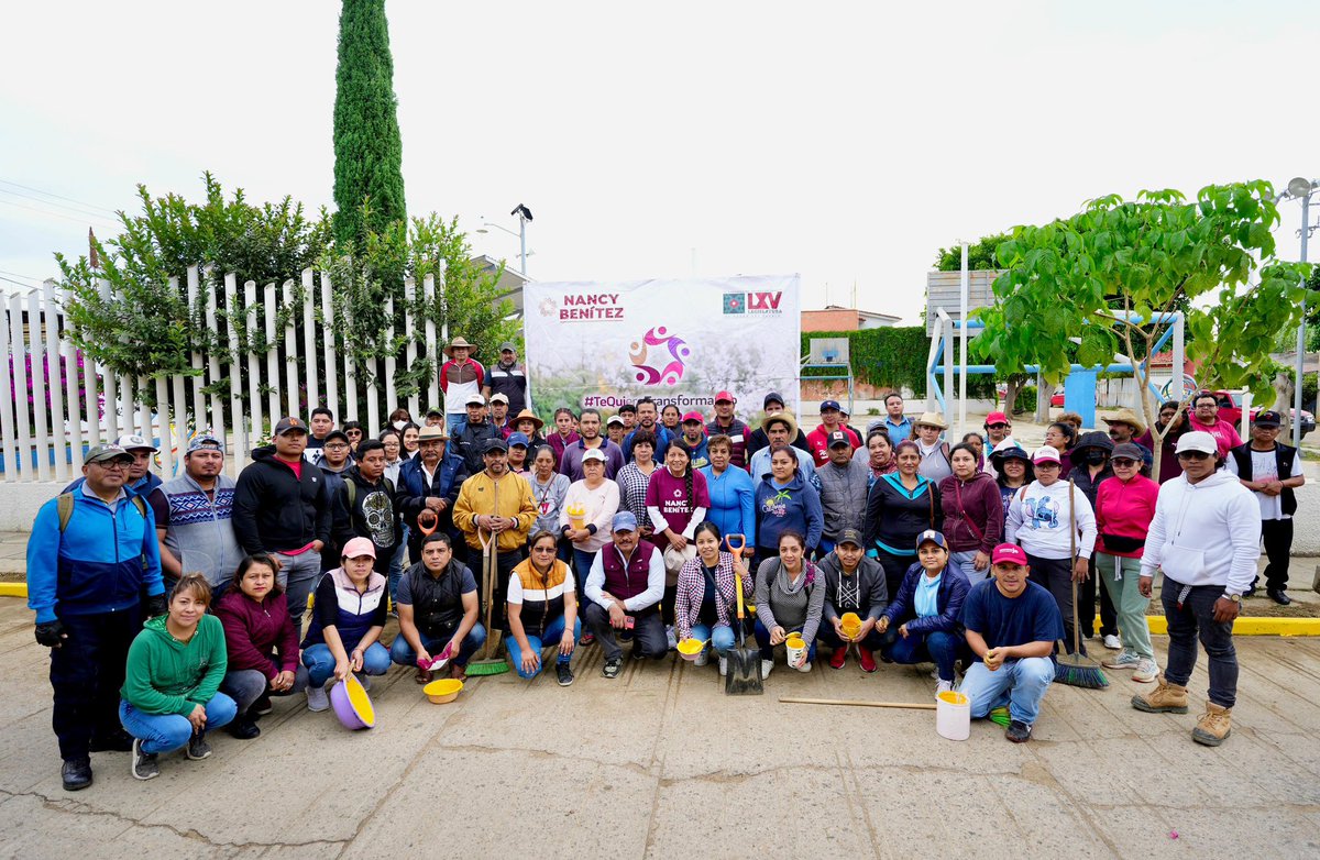 Nancy_Benitez_'s tweet photo. 🙋🏻♀️🙋🏻♂️ Seguimos trabajando en unidad para mejorar nuestros municipios, barrios y colonias del #DistritoXV. Junto a las autoridades y ciudadanos llevamos a cabo el programa #TequieroTransformando en las calles del Fraccionamiento Rancho Aguayo, en Santa Cruz #Xoxocotlán. https://t.co/6IBMKB2JmZ