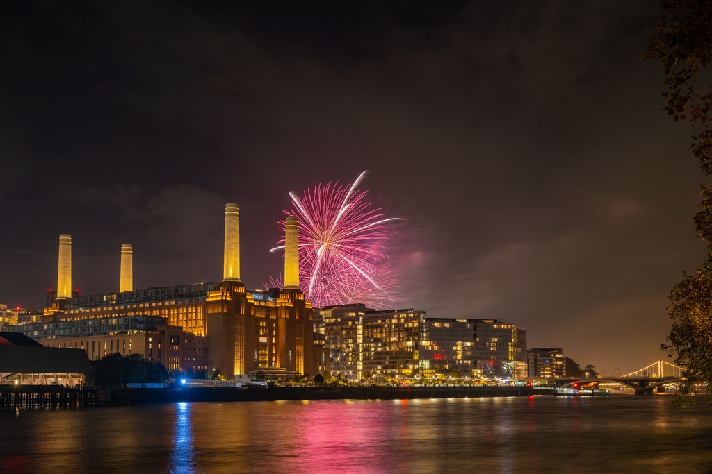 Highlights from last night’s Battersea Park Fireworks display from the best seat in the house. Whether it’s your fifth time visiting the Battersea Park Fireworks or your first, it’s always a blast! 🎆

#BatterseaPowerStation #BatterseaParkFireworks