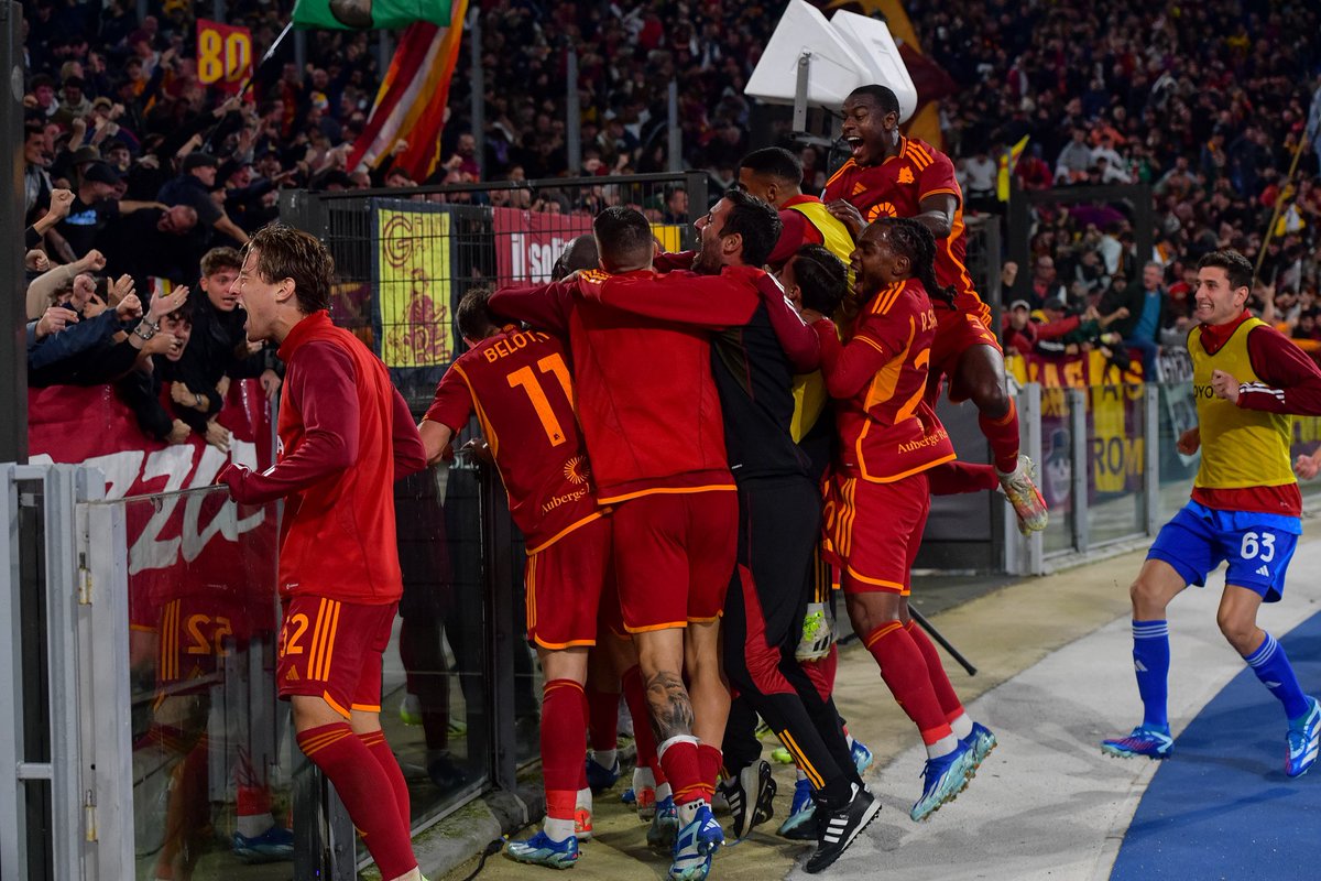 Un grande allenatore si vede nei momenti di difficoltà.

Josè Mourinho, dopo aver dominato la partita, ha cambiato lo scacchiere tattico inserendo il giocatore che ha regalato il pareggio e quello che ha fornito l’assist.

Dispiace per i tifosi delle proprie idee e non della
