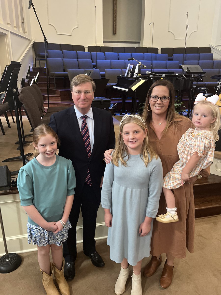 tatereeves's tweet photo. It was an honor to worship with the men and women of West Heights Baptist Church in Pontotoc this morning. We are all blessed to live in such a beautiful, God-fearing state. Thank you for having me! https://t.co/VkHwfENR66