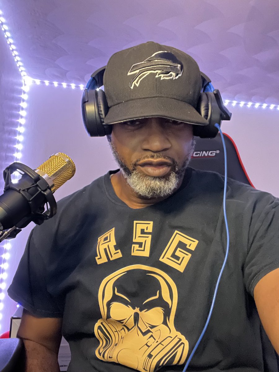 JWALT357's tweet photo. OG show was lit last night! Shoutout to all RSG members and Family who could pop in!! #OgShow #RealSmokeGaming #RealSmoke #RSGFAM https://t.co/b2wvgPT2td