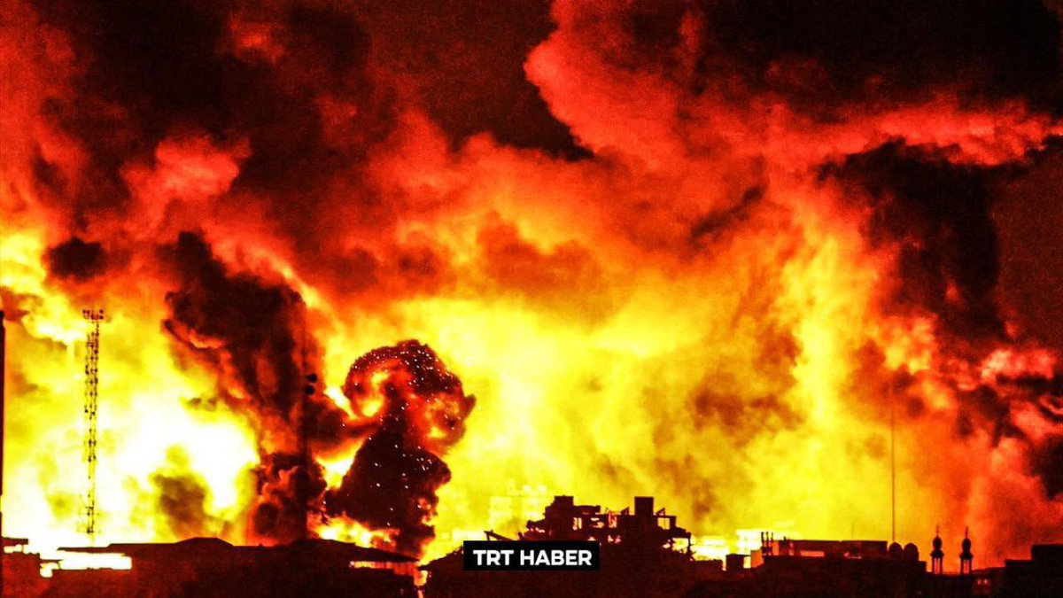 Timesofgaza's tweet photo. Gaza Strip is burning. https://t.co/qLmXmUCj2Z