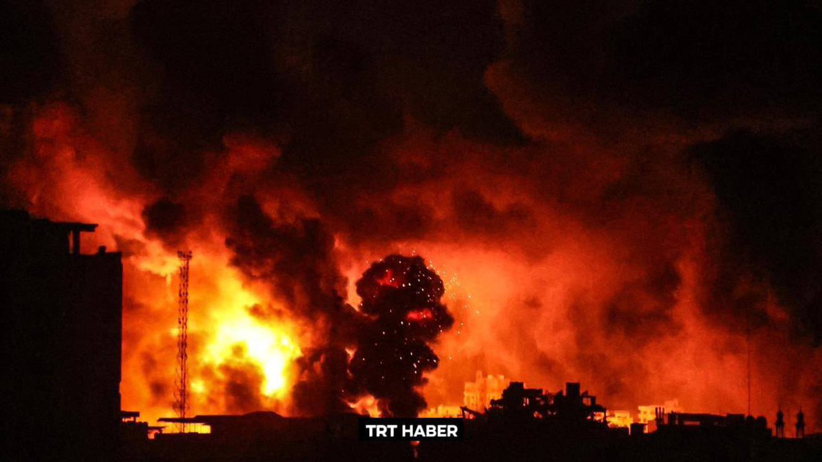 Timesofgaza's tweet photo. Gaza Strip is burning. https://t.co/qLmXmUCj2Z