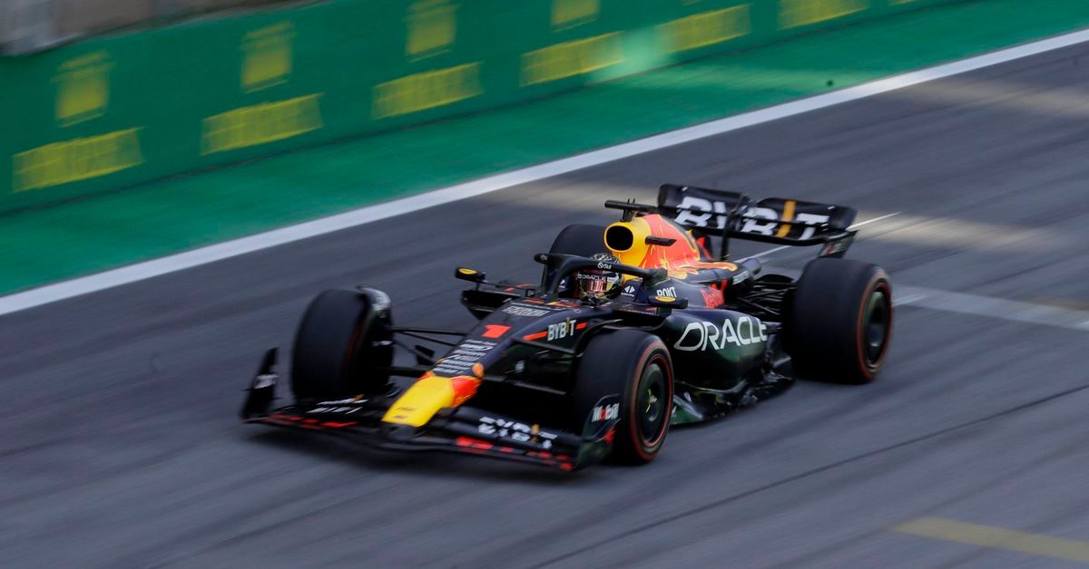 Reuters's tweet photo. Verstappen wins in Sao Paulo for 17th win of the F1 season https://t.co/dNvYg9bi9q https://t.co/lSDdDw4EJj