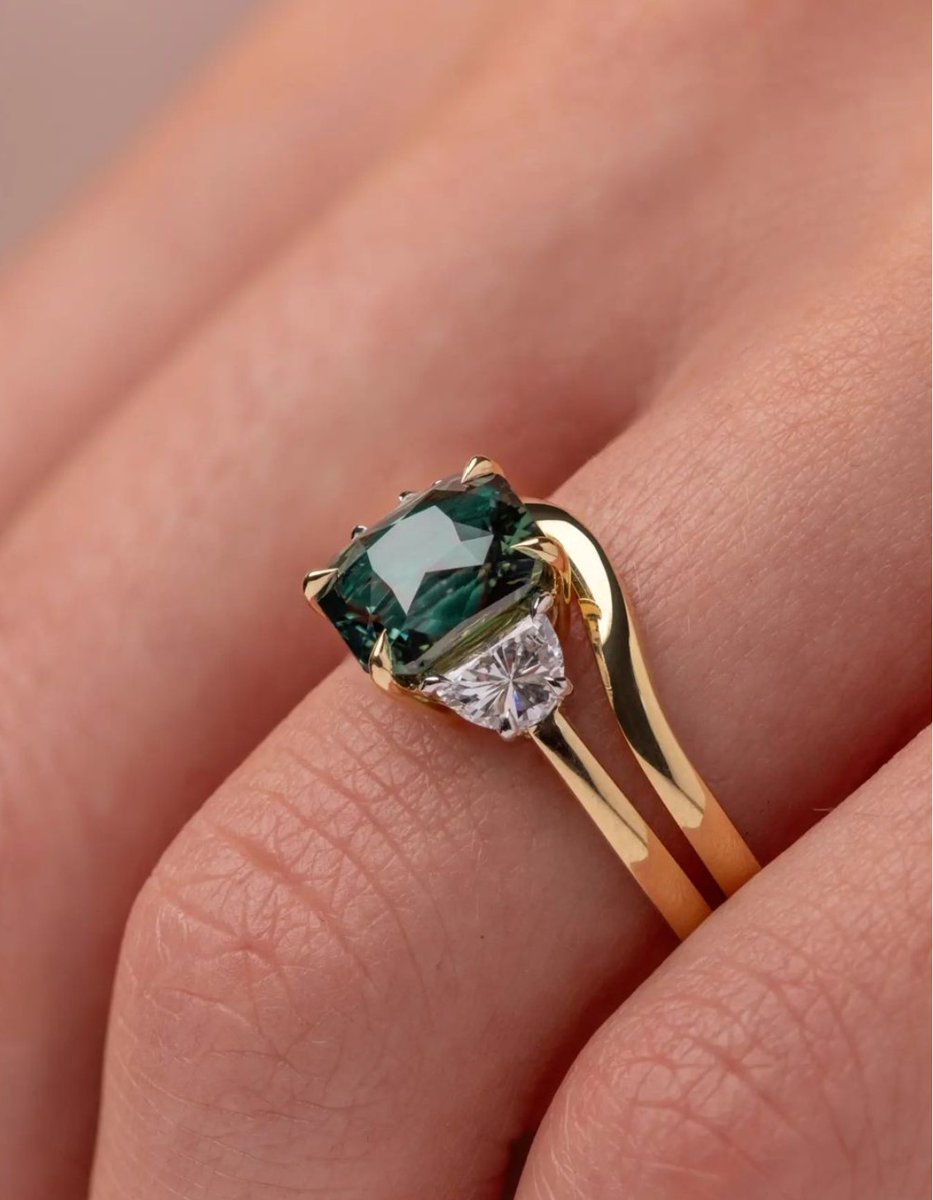 Delighted to see our name ranked first on a list that features some of the worlds finest jewellery brands including Boodles, De Beers &amp; Jessica McCormack.

#Blackacre #bespoke #jewellery #engagement #best #finejewellery

thegentlemansjournal.com/article/the-be…