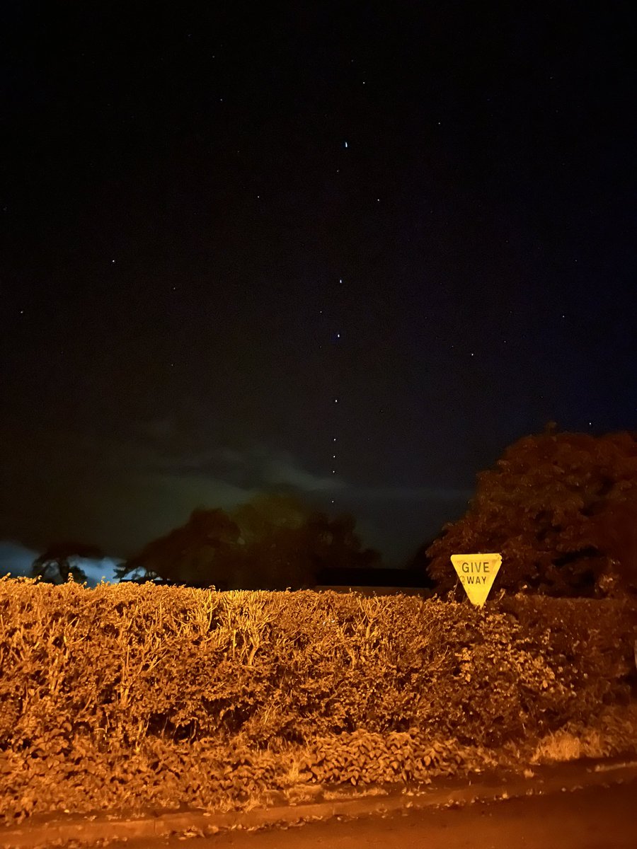 BeeRyden's tweet photo. @LincsCOPter 
Saturday 4th November 2023 at approximately 6:15pm these lights came over my head then disappeared. Any idea what they were? Came from Cranwell/ Scopwick heading east? https://t.co/dLj34WY0NQ