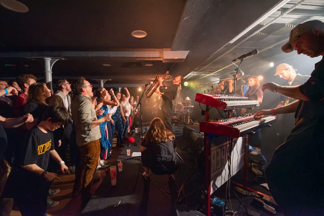 The incredible <a href="/CutCapers/">Cut Capers</a> live at <a href="/BACKendal/">Brewery Arts</a> 🎵🎶