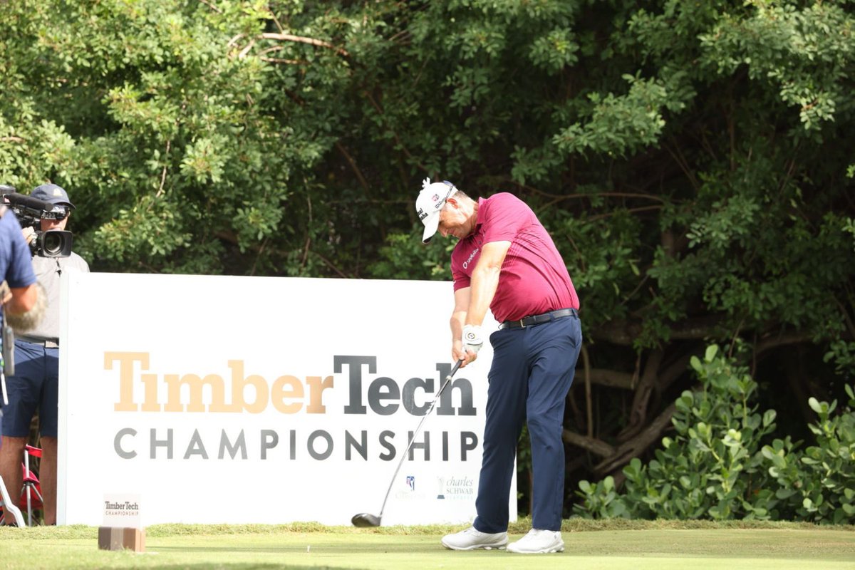 JamesHardieInv's tweet image. .@padraigharrington is on fire 🔥🔥🔥

7 under thru 16