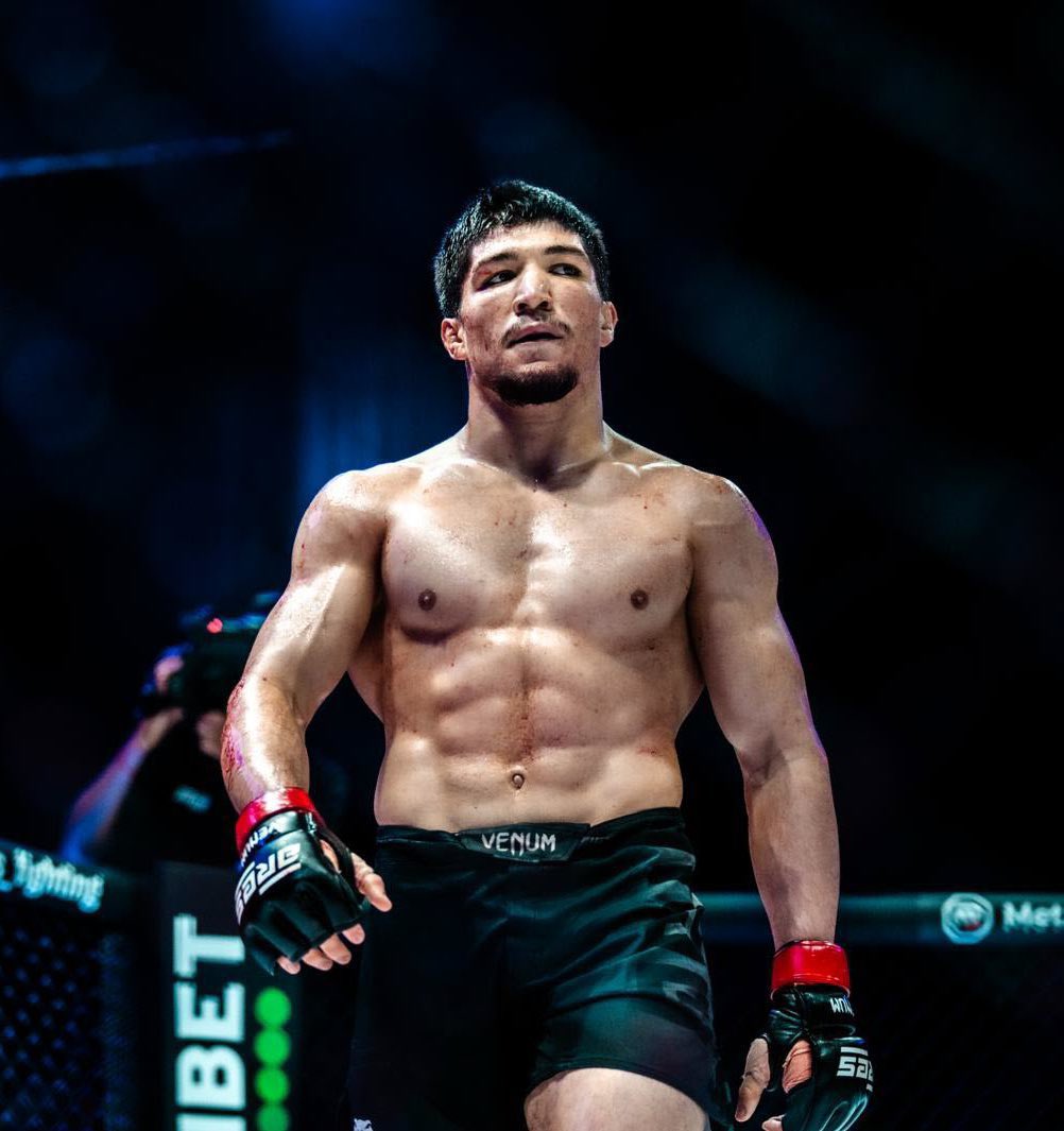 Imai_mma's tweet photo. Selon vous, qui gagne ? 

🔄 RT pour @CedricDoumbe 
❤️ Fav pour @BaysangurHanma https://t.co/a2uIK0Iy11
