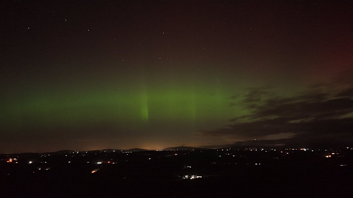 Ok now they are really kicking off! Get out point camera North, keep it steady for 2-4 second long exposure