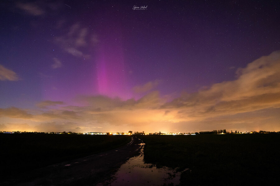 Une magnifique aurore boréale, visible à l'oeil nu, a été capturée vers 19h dans le #PasdeCalais par @Sylvin62 . Merci à lui pour le partage!