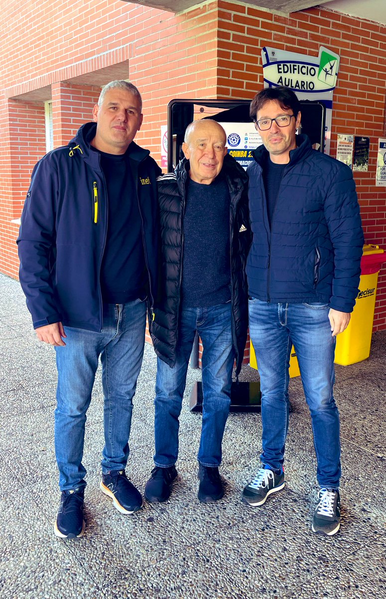 🤾🏼‍♂️ Ponemos fin a un espectacular fin de semana en Granada, con un Congreso Internacional de Balonmano de excelente, disfrutando de los compañeros de la Escuela Nacional de Entrenadores. Y aprendiendo como siempre del Maestro Laguna!!!
#COINBA2023