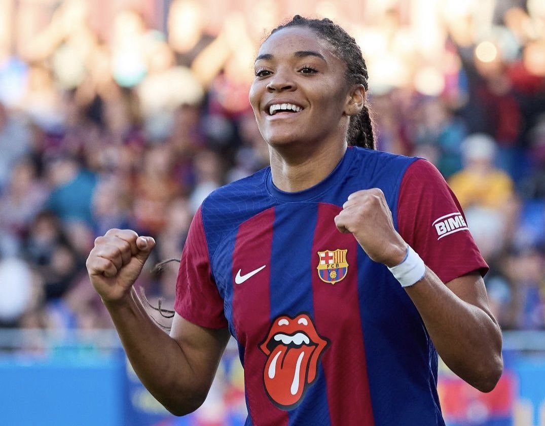 SalmaParalluelo's tweet photo. Rock and roll 🎸4️⃣⚽️💙❤️ https://t.co/Qyo9NZ61eK