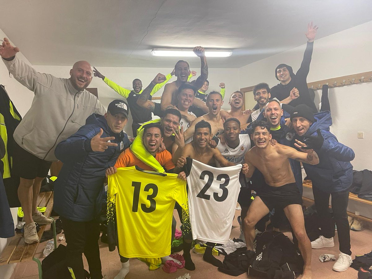 CDIniestense's tweet image. Dignificar el fútbol.......
Grandes!!!!!