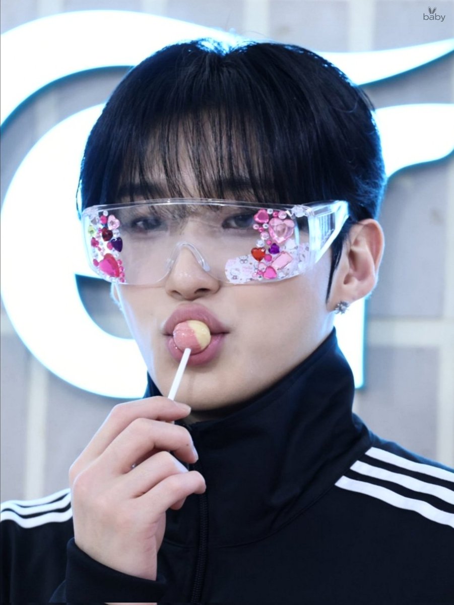 madyunsanup's tweet photo. WHAT'S W JONGUP THIS CB?!?! https://t.co/WxpKPaNeR1