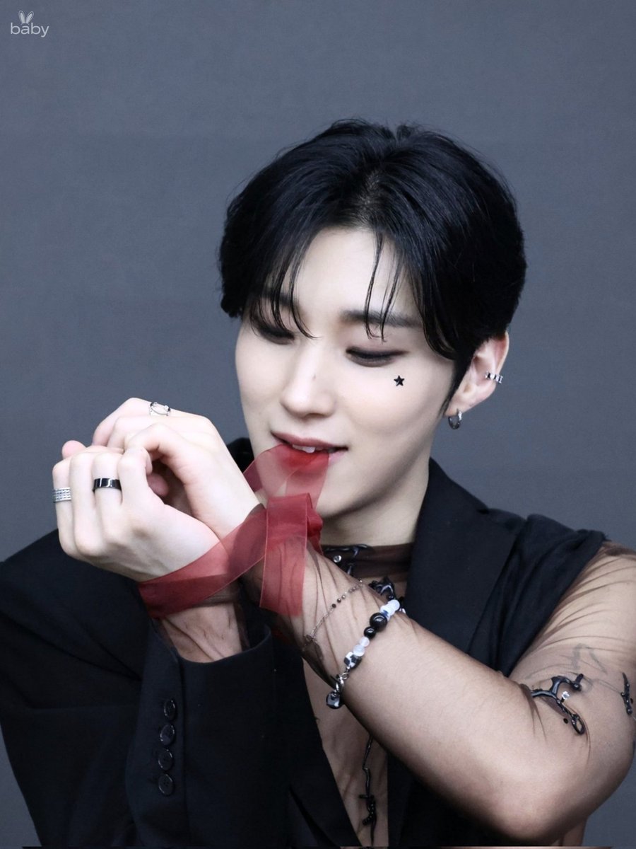 madyunsanup's tweet photo. WHAT'S W JONGUP THIS CB?!?! https://t.co/WxpKPaNeR1