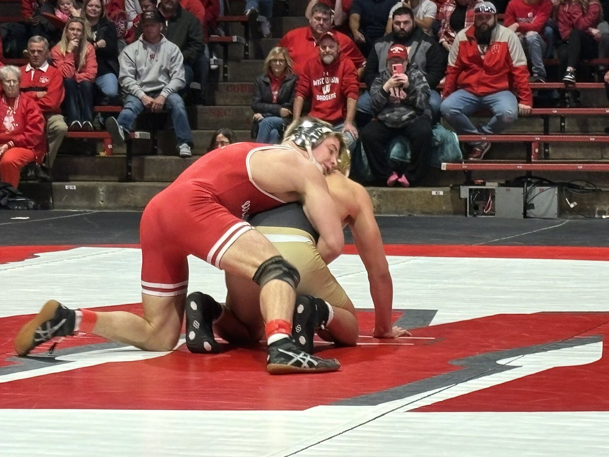 BadgerWrestling tweet picture
