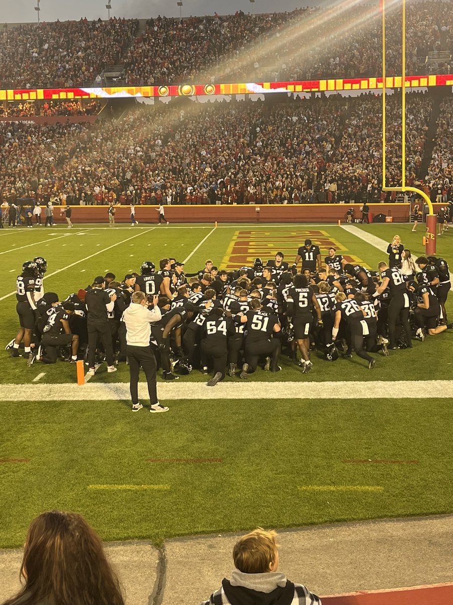 Another great visit to Ames! Good to be back! Roll clones <a href="/DerekHoodjer/">Derek Hoodjer</a> @CoachBuchner <a href="/ISUMattCampbell/">Matt Campbell</a> <a href="/CoachRasheed/">Eli Rasheed</a> <a href="/RyanClanton/">Ryan Clanton</a>