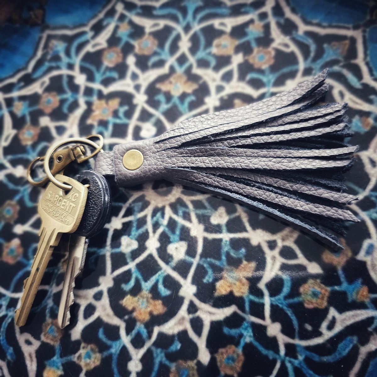 Oplusnleather's tweet photo. Sunday Funday Project: Handmade Leather Tassel for Stylish Accessories and Decor
https://t.co/SxjqvhH1o0
#leather #handmade #Amazon #art #SundayMotivation #Sunday #Canada #Ontario #Toronto #Grok #Leafs #Oilers #onlineshopping #Christmas #oplusn #x #holiday #holidaygifts https://t.co/7tWFBDBPgg