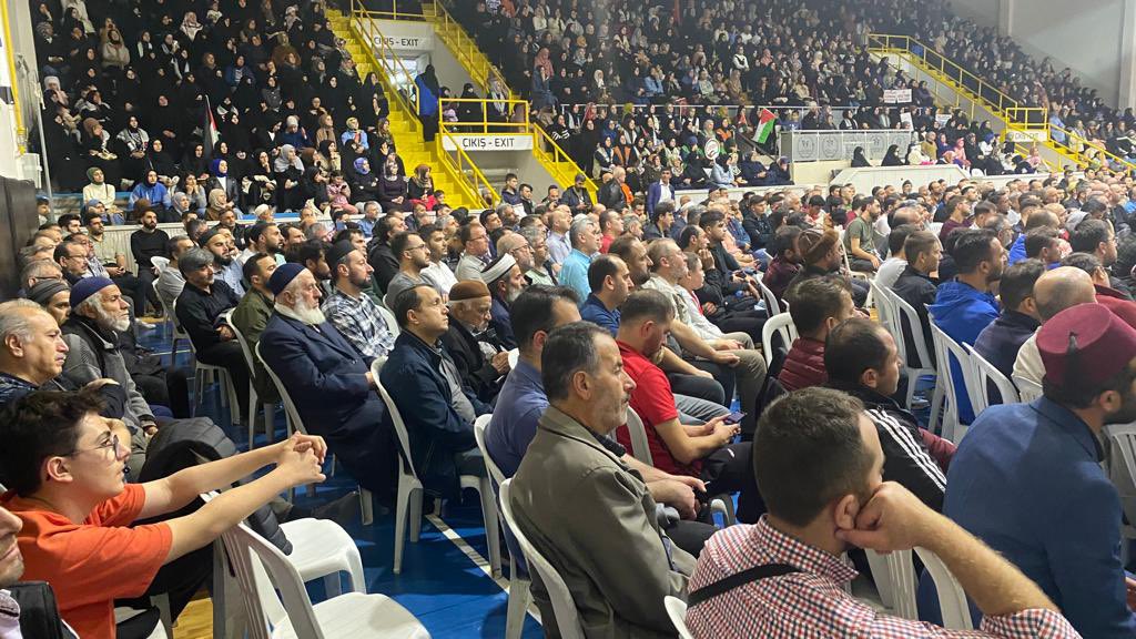 Her geçen gün Gazze şuuru daha da derinleşiyor,isra*l mallarını boykot iradesi genişliyor. Bu akşam AMASYA’da da o iradeyi gördüm. Bu millet Kudüste şehit düşerken geride bıraktığı kağıda “İntikamımızı alın” diye yazan dedelerinin de Gazze’de dökülen kanın da hesabını soracaktır.