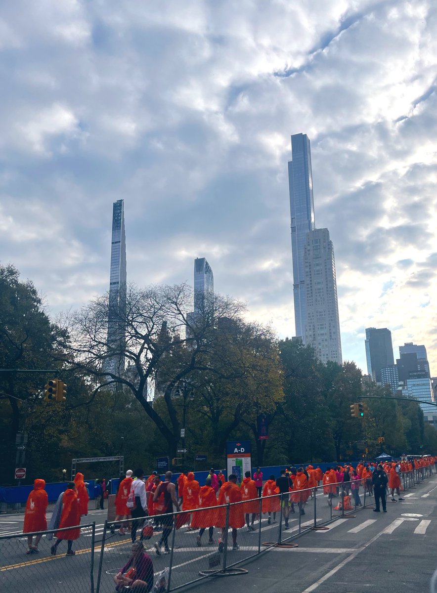 raulbnavids's tweet photo. I try not to romanticize living in NYC as much as possible. But, the marathon day is like a giant graduation, it is a glimpse into how it is for everyone to achieve their goal. I feel happy and proud of them. #NYCMarathon https://t.co/Qp0q6d3Wp4
