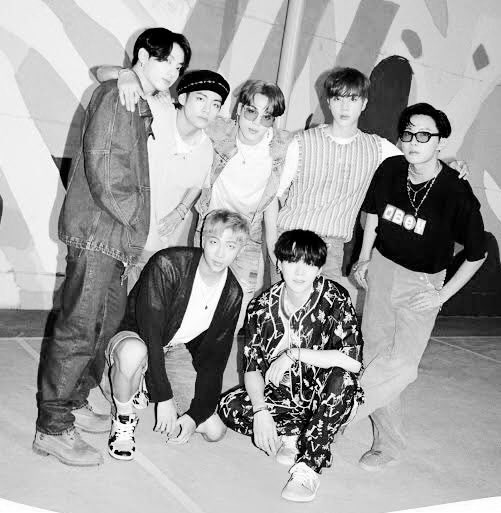 KookCharts's tweet photo. Jungkook becomes the Korean act with the most Top 5 hits on the 🇬🇧 UK Big Top 40 Chart in history, surpassing his own group BTS. https://t.co/ZECFnFzfmG