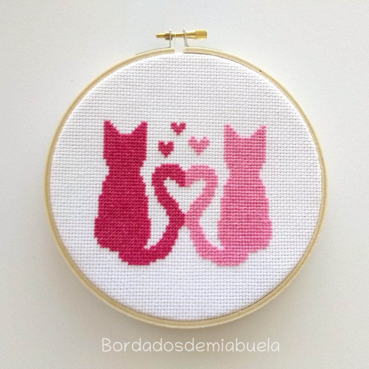 Two cats in love! ❤️
¡Gatos enamorados! ❤️

Pattern: etsy.com/listing/153203…

#CrossStitch #PuntoDeCruz #Cats #Love #embroidery #stitching #crafts #needlepoint