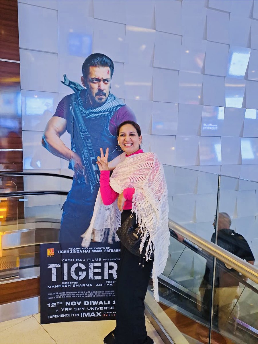 Bus ab Kuchh din hi Rah gai hai Tiger3 ko release hone Mein Dil Ki Dhadkan Tej hoti ja rahi hai meri.❤️🙌#SuperExcited #for #movie #Tiger3 #voxcinema #dubai #skfandubai  #SalmanKhan #SalmankhanistheBest @BeingSalmanKhan #KatrinaKaif #EmraanHashmi #Tiger3Diwali2023 #yashrajfilms