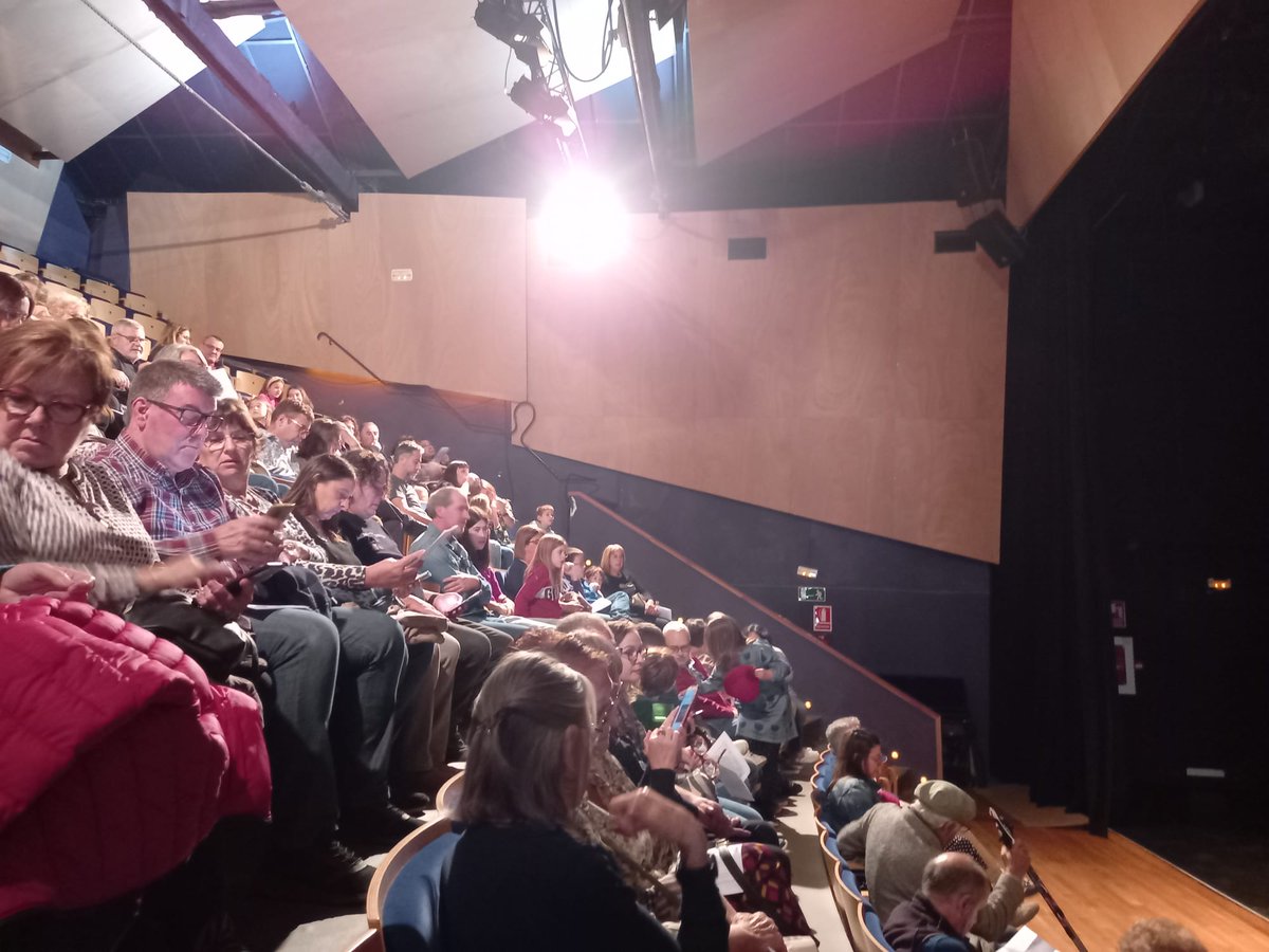 MOLTES GRÀCIES CELRÀ!
Un públic extraordinari que ha omplert el Teatre L'Ateneu el 5/ 11.
Tot l'agraiment a tots els que ho van fer possible ! ❤️