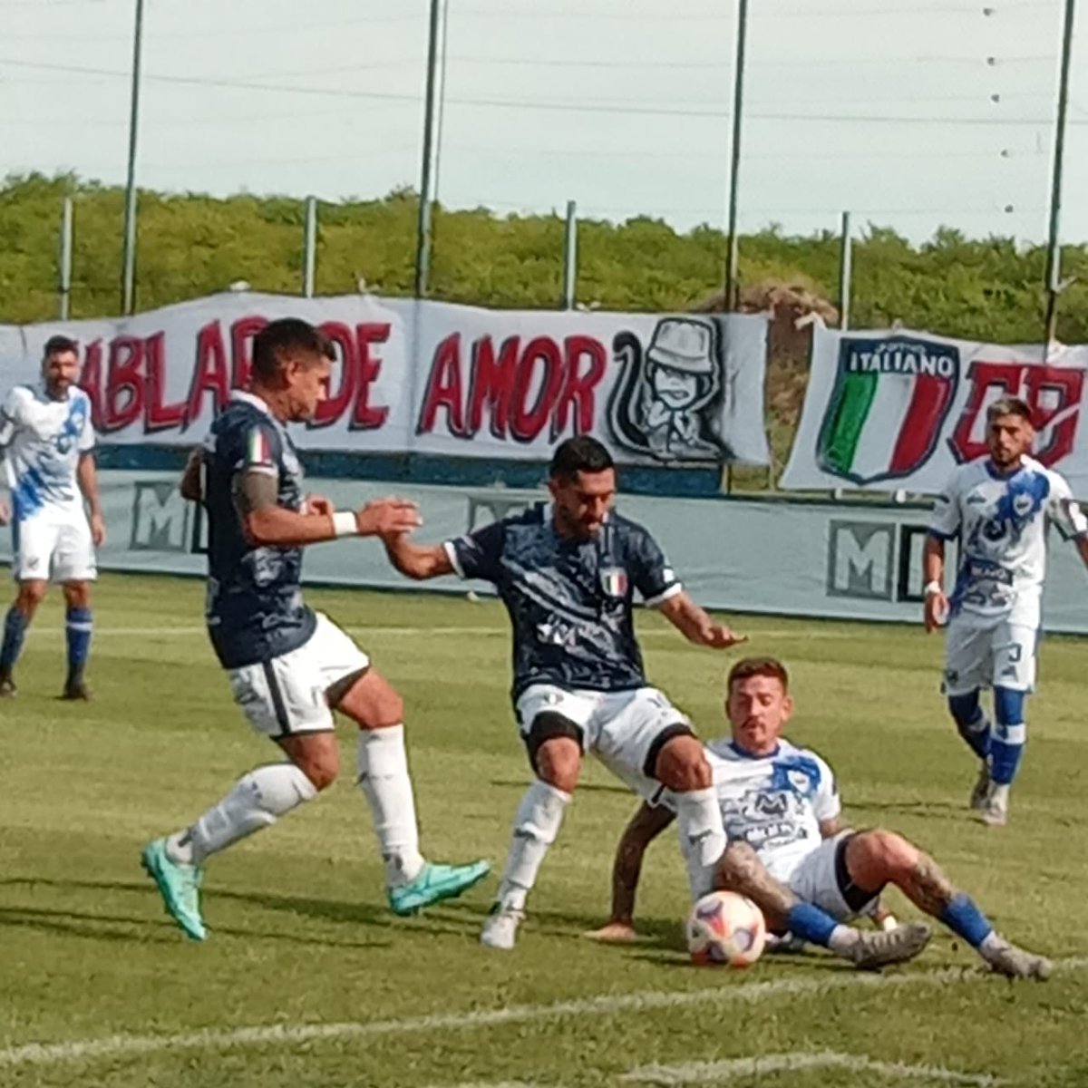 SpItaliano's tweet photo. Se juega el complemento en Ciudad Evita.
Italiano y Midland empatan
0 a 0.
HOY HAY QUE GANAR ITALIANO 💙
#VamosTano🇮🇹
#ForzaACiA💪
#PrimeraC https://t.co/XbnuRCNwIC