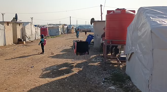 FamillesDes's tweet photo. 6 novembre 2023
Une centaine d'enfants français
sont TOUJOURS détenus
dans le camp de prisonniers #Roj
au Nord-Est de la #Syrie
en violation absolue du droit international
et de la Convention des droits de l'enfant #RapatriezLesTous
@EmmanuelMacron @Elisabeth_Borne @MinColonna https://t.co/6563FWBQEJ