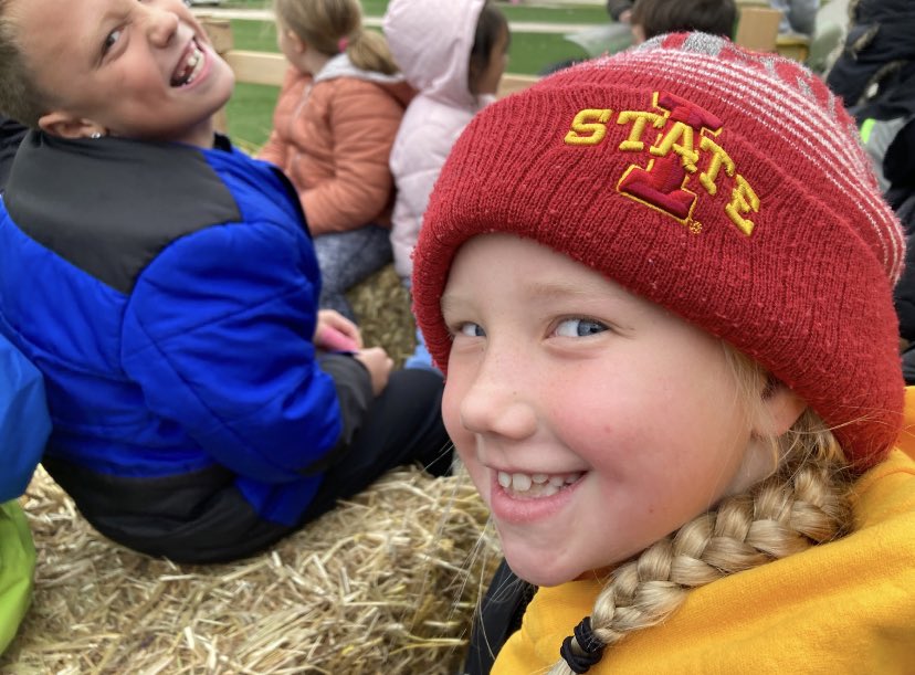 humboldt_elem's tweet photo. Students celebrated their fall parties on Friday with part of it being a hayrack ride. It was a beautiful day for it! https://t.co/lSHGPUqEp0