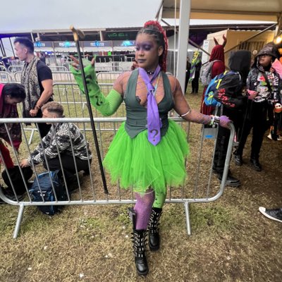 TravelerNisha's tweet photo. #NewProfilePic Riddle Me This 💚💜 #FreakyDeaky23 https://t.co/qbQ0CunChI