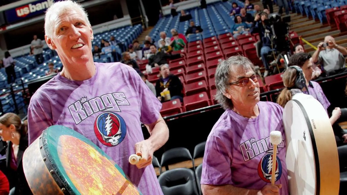 'There is nothing like a @BillWalton...The most positive, vital and inspiring person I know. You cannot be sad around him. He knows the rhythm of things and uses that rhythm for the good.' ~ Mickey 

Happy birthday Bill!

 📷: Rocky Widner