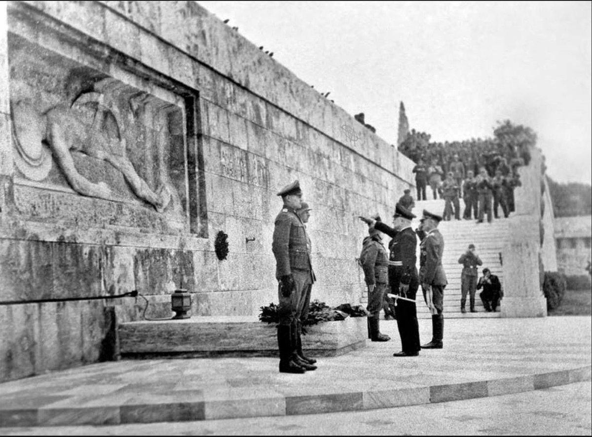 Ακόμα και οι ναζί κατακτητές σεβάστηκαν τον Άγνωστο Στρατιώτη, που η ελληνική κυβέρνηση παρέδωσε σήμερα στους κομμουνιστές. Αυτό και τίποτε άλλο.