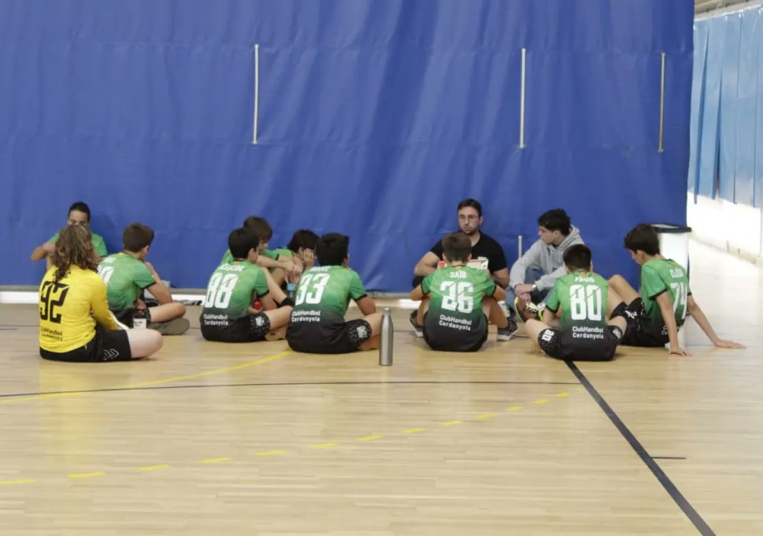 📸 Imatges de la victòria del nostre Infantil Masculí a Guiera aquest dissabte davant @HandbolCornella per 20-17.

#123Sarda
#Handbol #InfantilMasculí