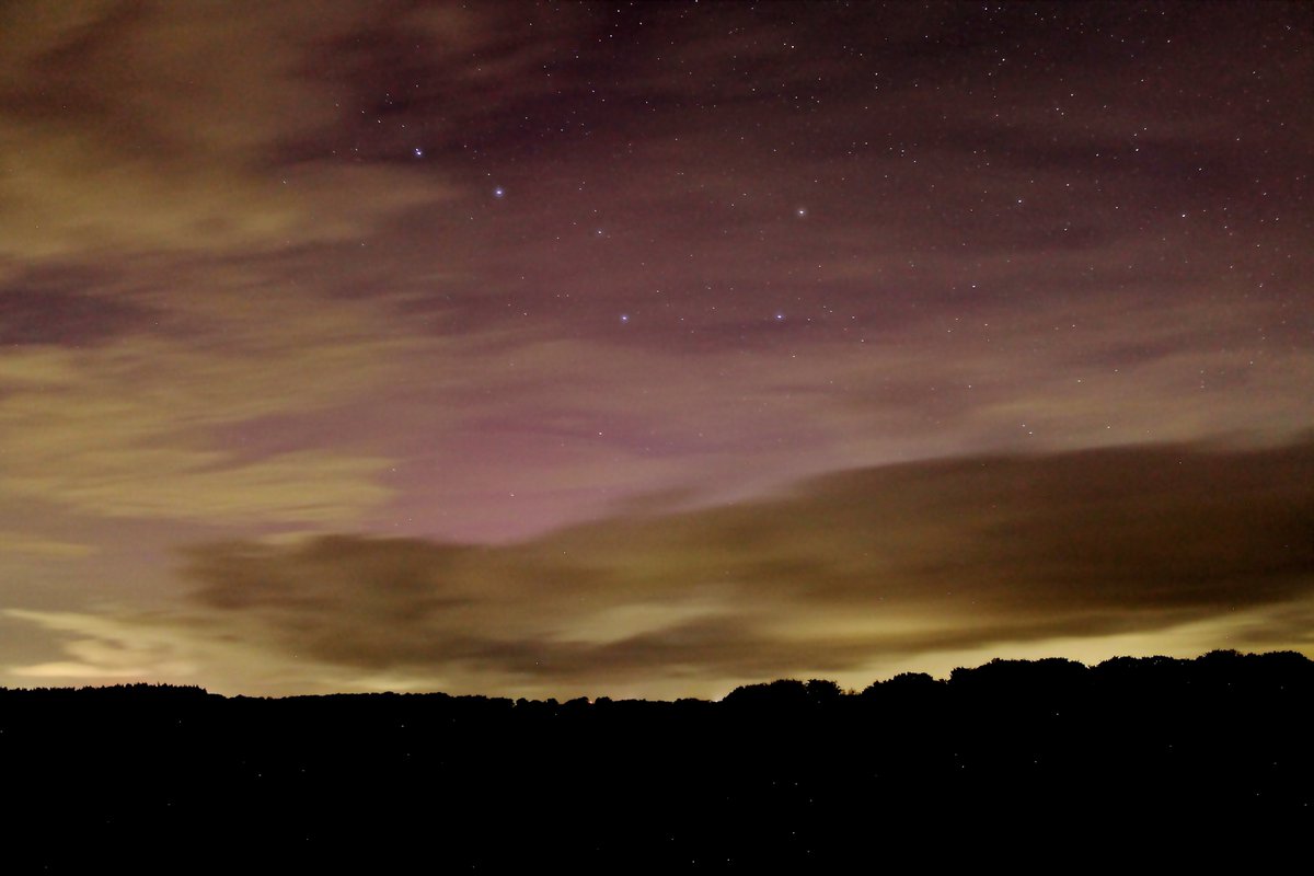 weborguk's tweet image. Salisbury Plain, 18:25 this evening. 30s, ISO 1600 Canon EOS 1100D. Purpley glow but not visible to the naked eye.