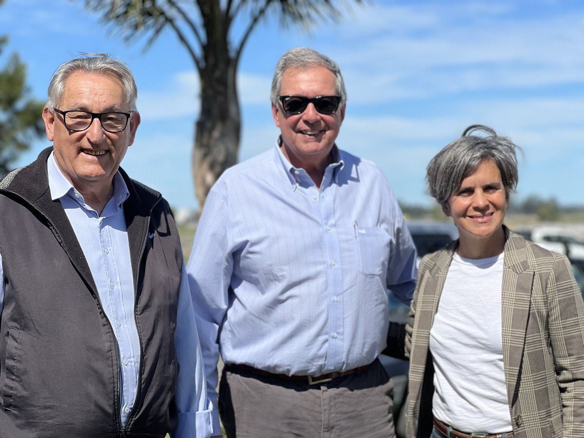 #AHORA el ministro Fernando Mattos, el director de #DGRN Martín Mattos y el director departamental <a href="/fmenendezd/">Felix Menendez</a> se reúnen con la directiva de la Sociedad  Fometo de Treinta y Tres en la  94 Expo Treinta y Tres